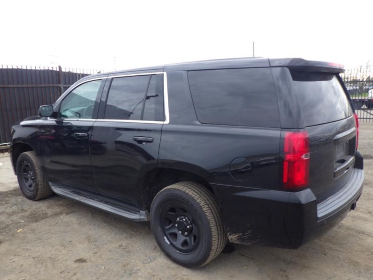 2017-chevrolet-tahoe-image-4