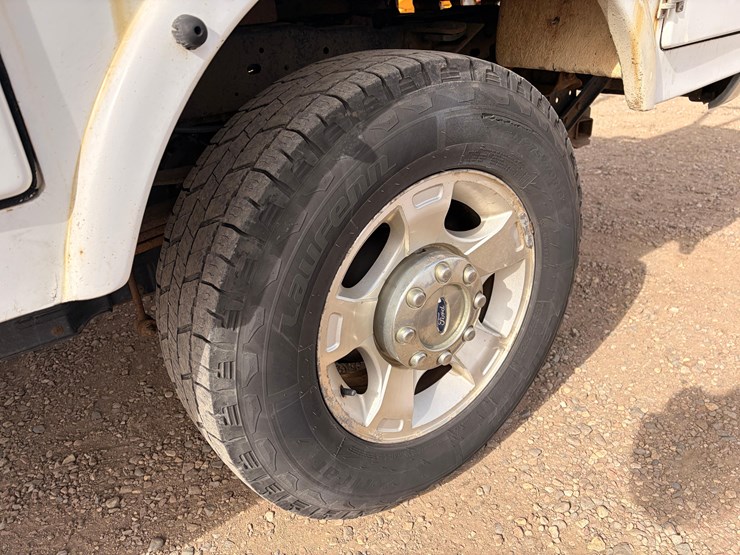 2011-ford-f350-image-26