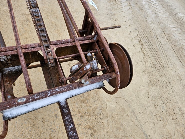 new-holland-131-image-11