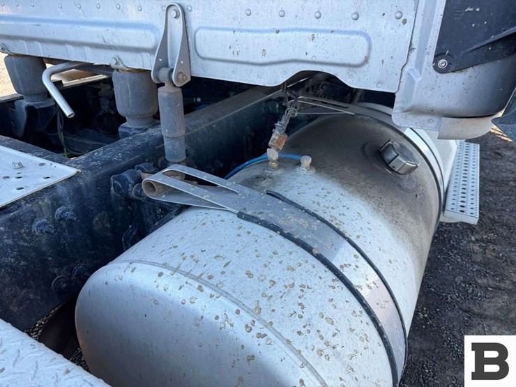 2019-freightliner-cascadia-126-image-39