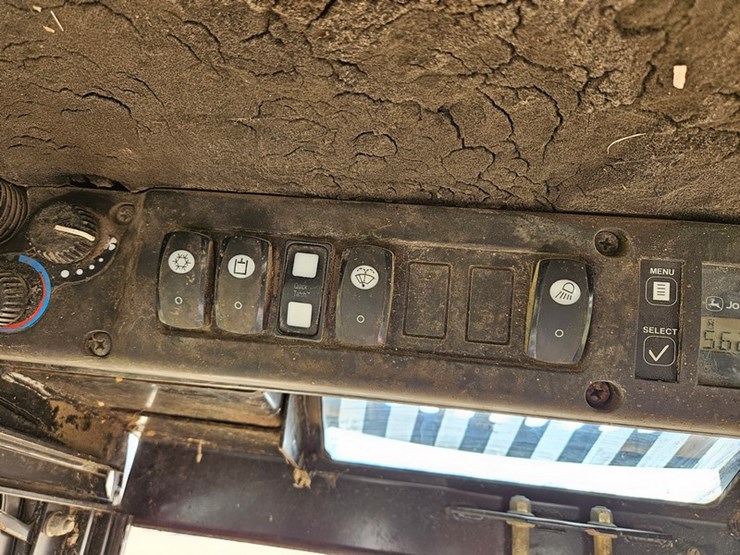 2007-deere-ct322-image-27