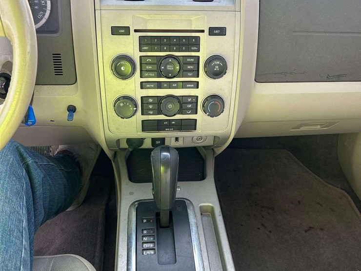 2012-ford-escape-image-17