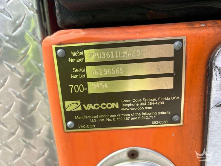 2020-freightliner-114sd-image-8