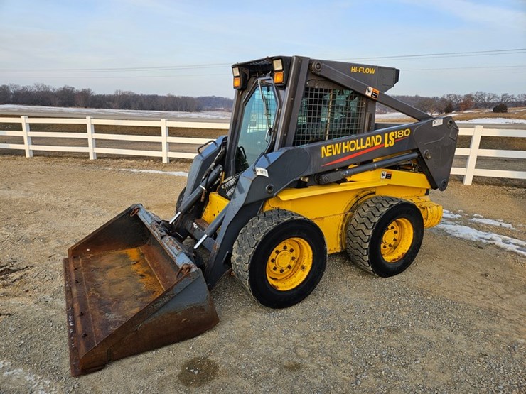 new-holland-ls180-image-1