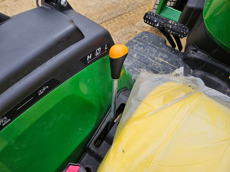 2025-john-deere-2038r-image-21