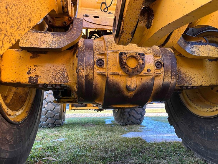 1999-deere-744h-image-6