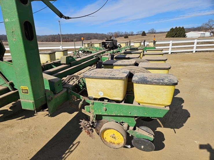 john-deere-7000-image-14
