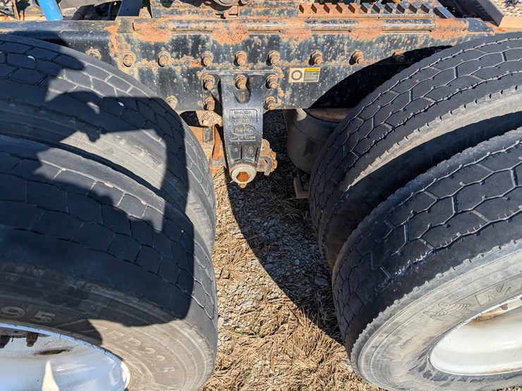 2004-peterbilt-387-image-6