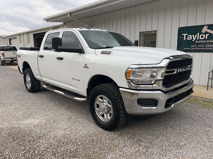 2022-dodge-2500-image-2