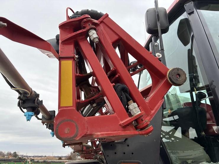 2015-case-ih-patriot-3340-image-18