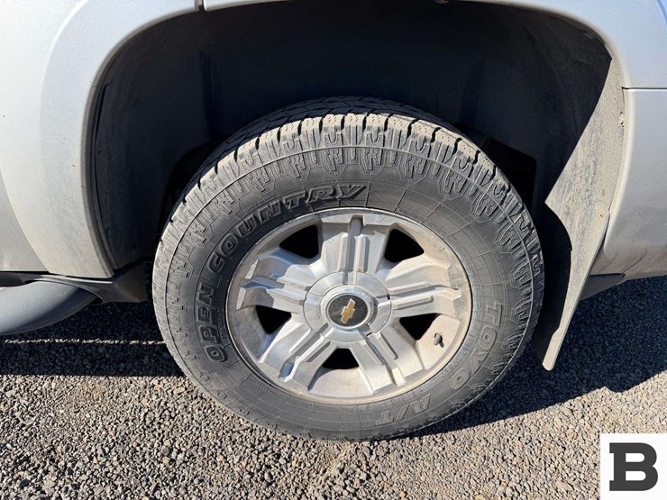 2011-chevrolet-tahoe-image-12