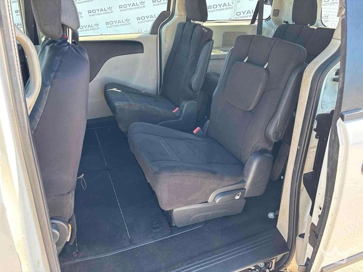 2012-dodge-grand-caravan-image-22