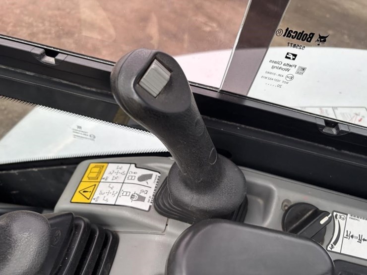 2021-bobcat-e60-image-35