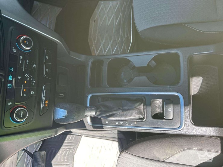 2017-ford-escape-image-19