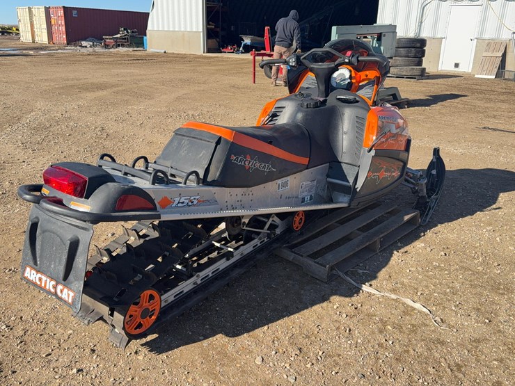 2007-arctic-cat-snowmobile-image-3