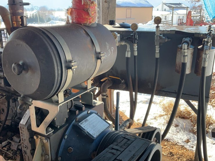 #239-•-iveco-diesel-engine-and-hyd-pump-image-22