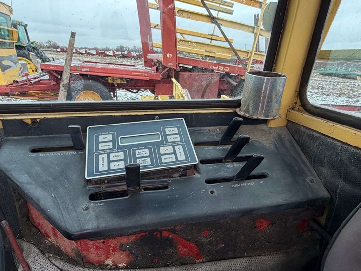 new-holland-1085-image-41