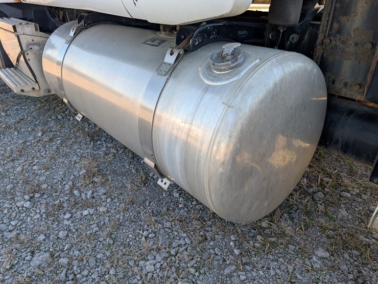 2004-peterbilt-387-image-11