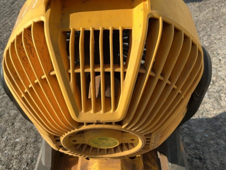 #105-•-dewalt-fan-and-led-light-image-10