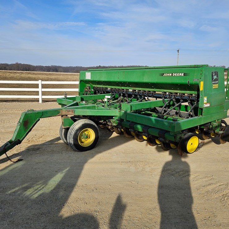 JOHN DEERE 750