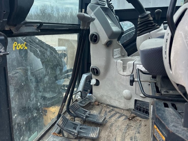 2014-deere-60g-image-17