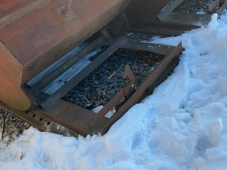 #223-•-self-dumping-hopper-image-6