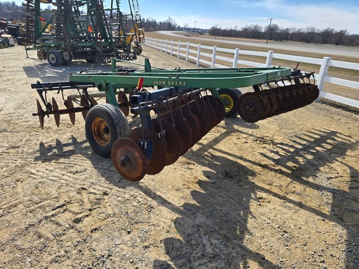 john-deere-111-image-3