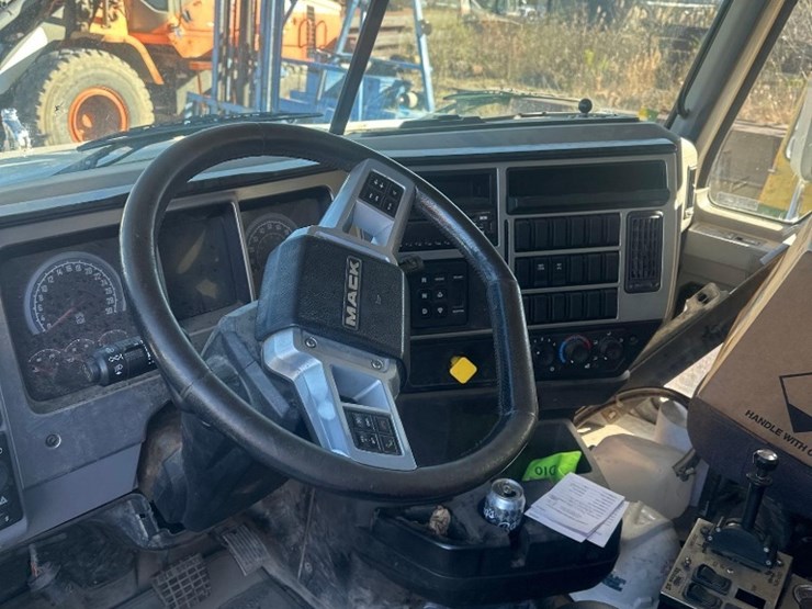 2019-mack-gr64f9-quad/a-dump-truck-image-24