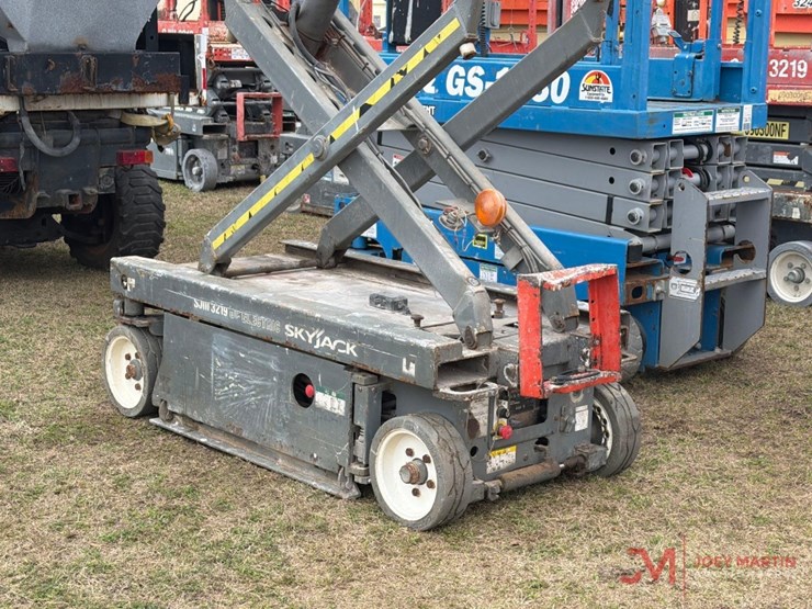 2013-skyjack-sjiii3219-image-2