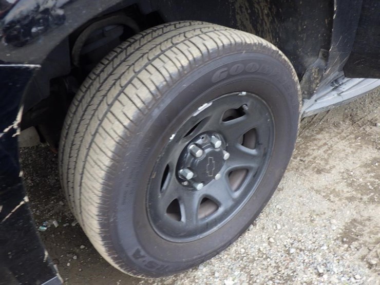 2017-chevrolet-tahoe-image-13