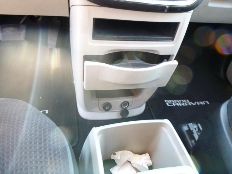 2014-dodge-grand-caravan-image-14