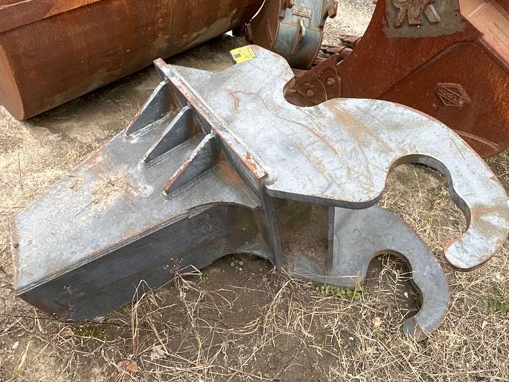 hydraulic-excavator-driver-attachment-image-1