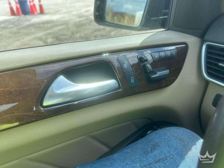 2013-mercedes-benz-gl450-image-37