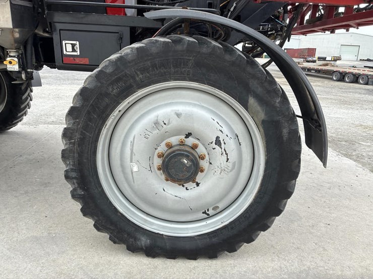 2015-case-ih-patriot-3340-image-56