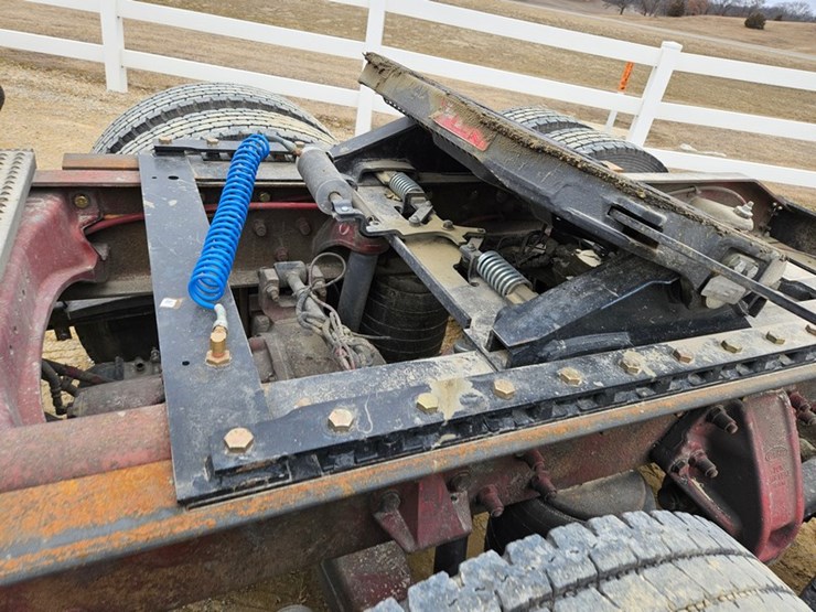 2006-peterbilt-379-image-19