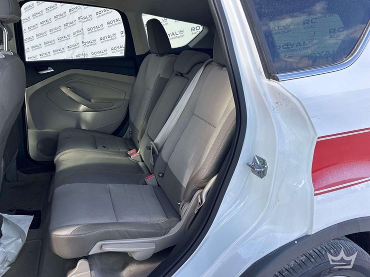 2015-ford-escape-image-17