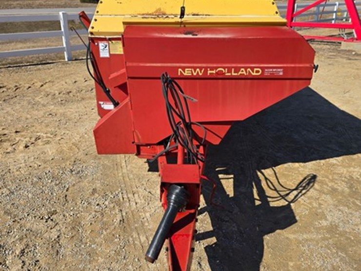 new-holland-305-image-9