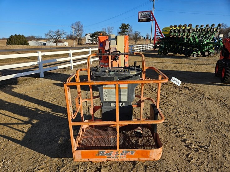 2005-jlg-e300ajp-image-8