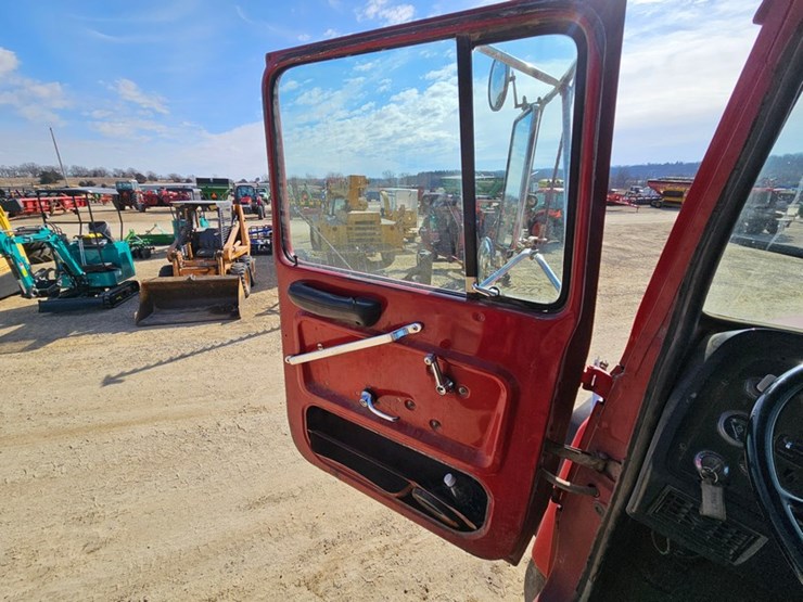 1989-ford-l9000-image-36