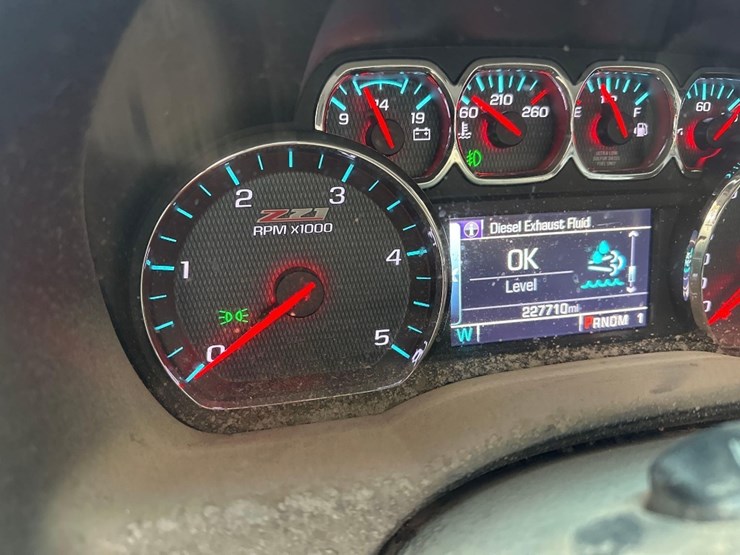 2015-chevrolet-silverado-2500-image-17