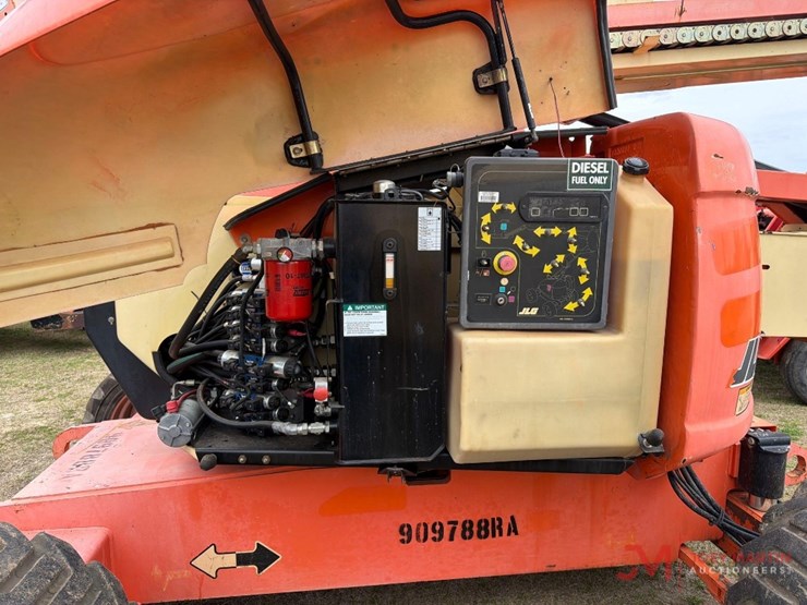 2012-jlg-600aj-image-16