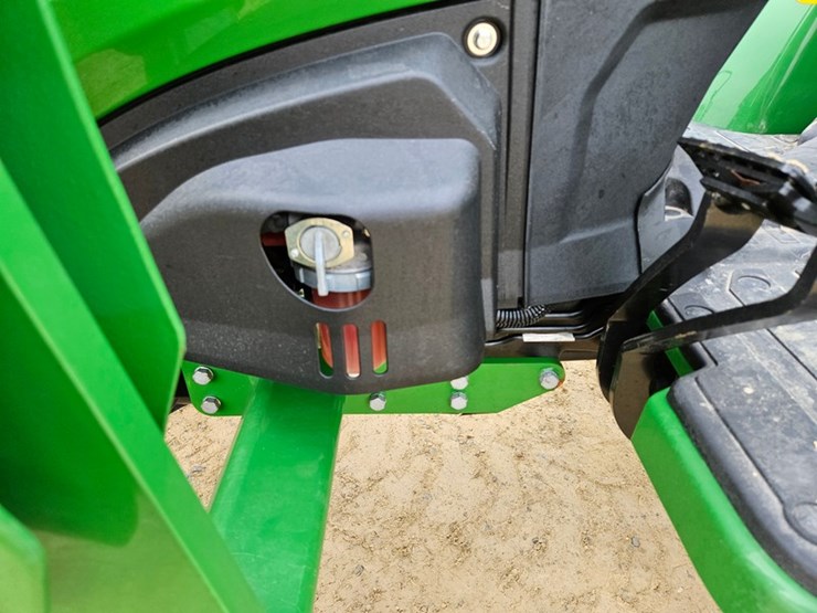2025-john-deere-2038r-image-41