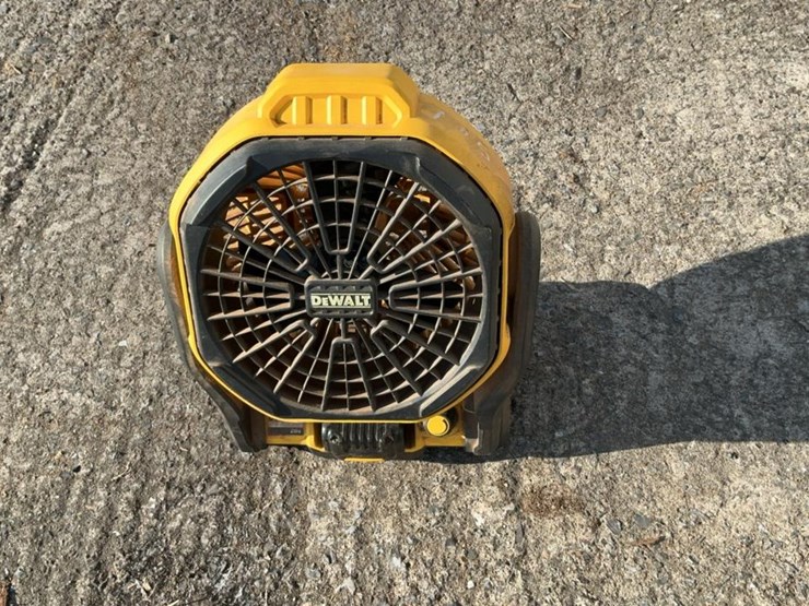 #105-•-dewalt-fan-and-led-light-image-5