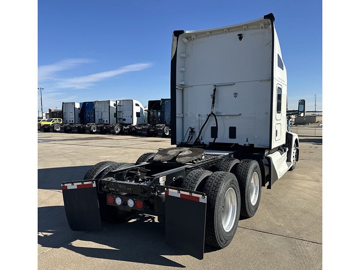 2022-kenworth-t680-image-4