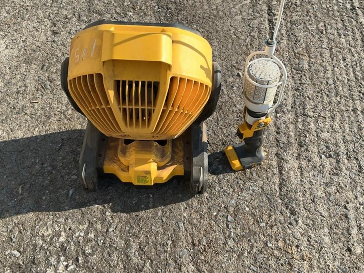 #105-•-dewalt-fan-and-led-light-image-3