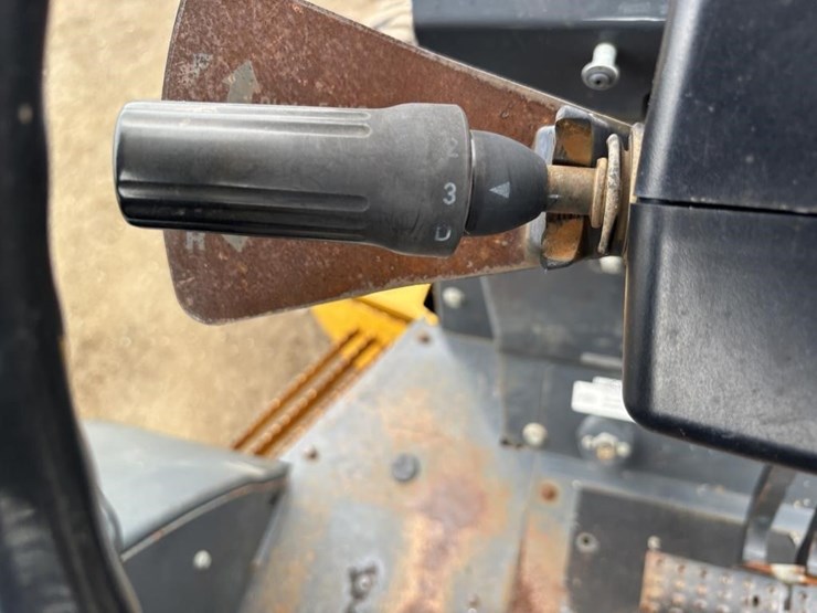 2017-deere-210lep-image-11