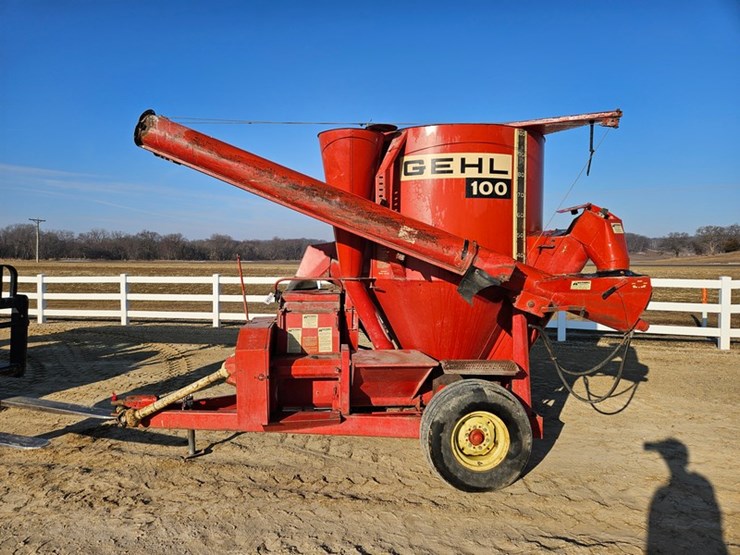 gehl-100-image-2