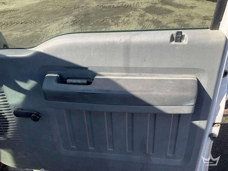 2015-ford-f550-image-23