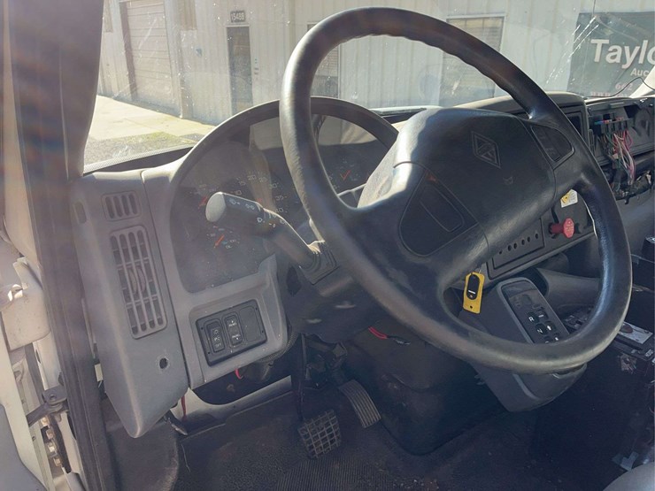 2005-international-durastar-4300-image-15