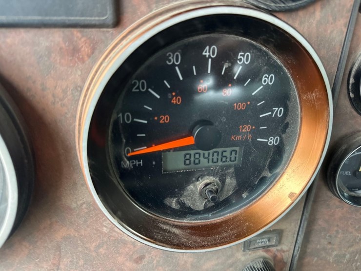 2005-kenworth-t300-image-31